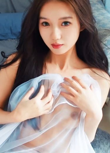 大眼可爱妹系少女灵灵的全裸写真诱惑